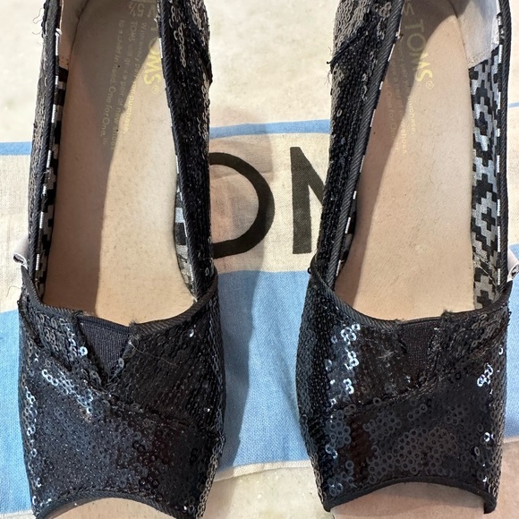 TOMS black sequins & satin wedges - Picture 6 of 7